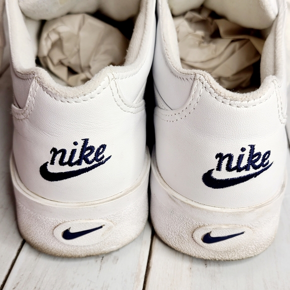 ‼️SOLD‼️Nike Vintage Style Sneakers - Picture 4 of 5